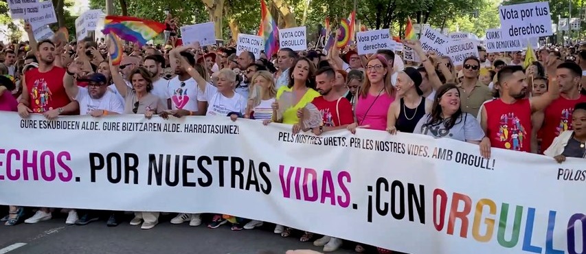 El pasado 1 de julio hemos acompañado en Madrid la gran manifestación del Orgullo LGTBIQ+ con nuestros lemas, VOTA CON ORGULLO, GAY OK, Por tus derechos vota con orgullo, por supuesto no podría faltar nuestro artículo, La Solución Homosexual.